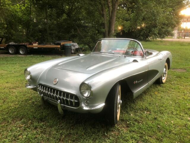 Chevrolet Corvette 1957 image number 1