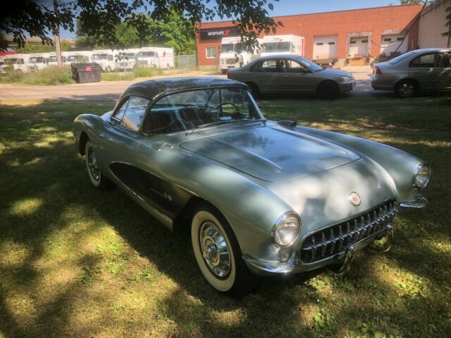 Chevrolet Corvette 1957 image number 26