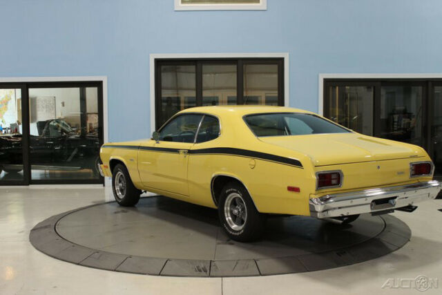 Plymouth Duster 1975 image number 2