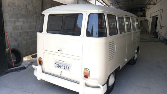 Volkswagen Bus/Vanagon 1974 image number 2