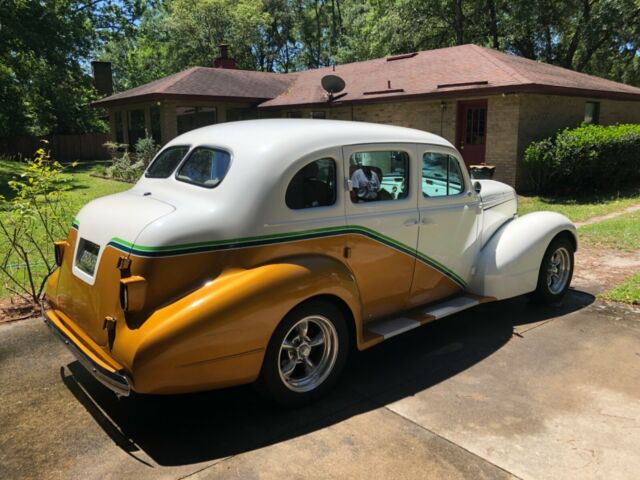 Pontiac Custom 1937 image number 15