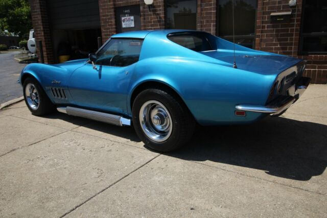 Chevrolet Corvette 1969 image number 2