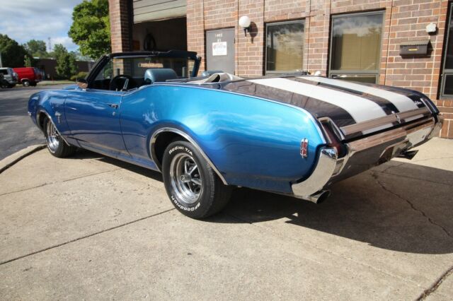 Oldsmobile Cutlass 1969 image number 2