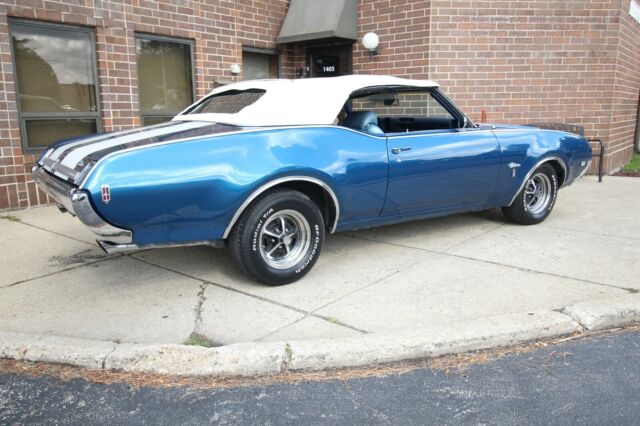 Oldsmobile Cutlass 1969 image number 30