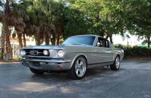 Ford Mustang 1965 image number 13