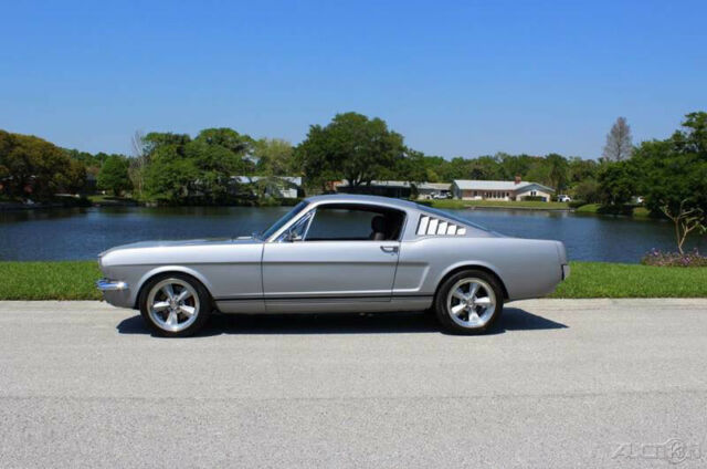 Ford Mustang 1965 image number 27