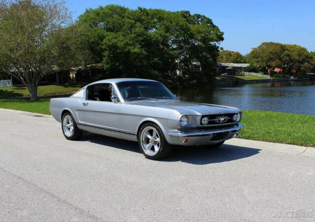 Ford Mustang 1965 image number 29