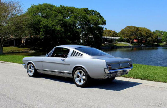 Ford Mustang 1965 image number 4