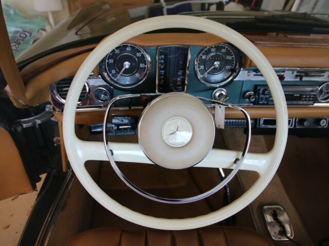 Mercedes-Benz SL-Class 1967 image number 11