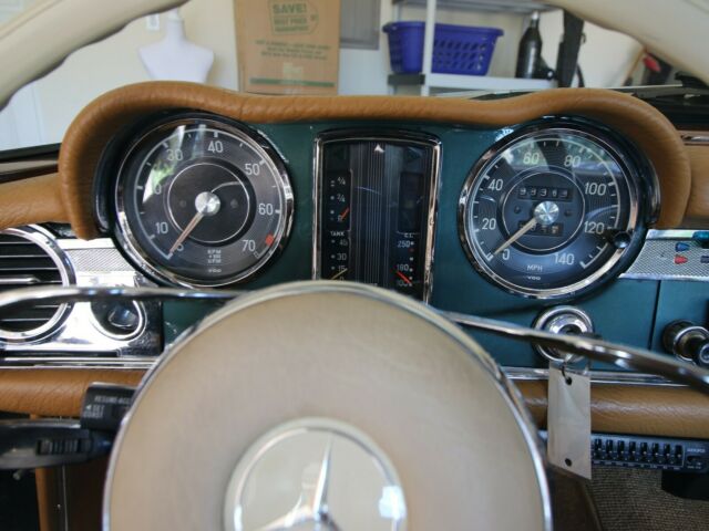 Mercedes-Benz SL-Class 1967 image number 12