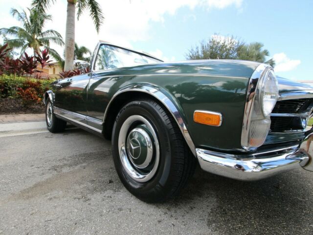 Mercedes-Benz SL-Class 1967 image number 30