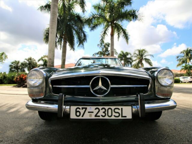 Mercedes-Benz SL-Class 1967 image number 31