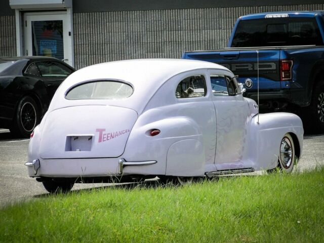 Ford Deluxe 1946 image number 34