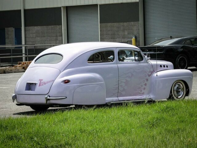 Ford Deluxe 1946 image number 35