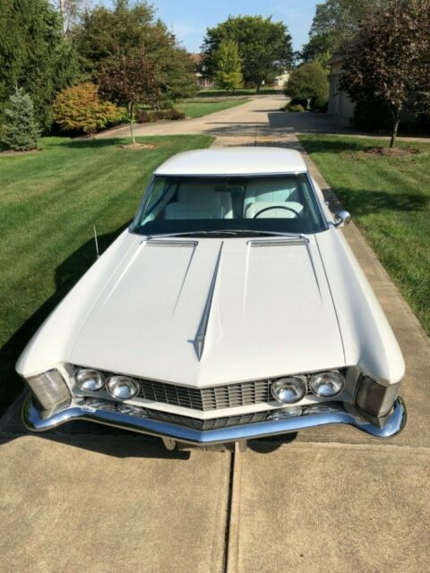 Buick Riviera 1964 image number 2