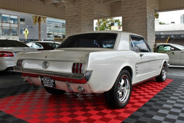 Ford Mustang 1966 image number 28