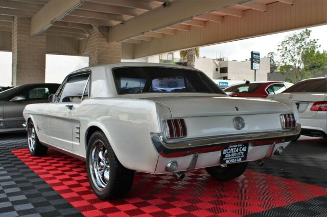 Ford Mustang 1966 image number 29