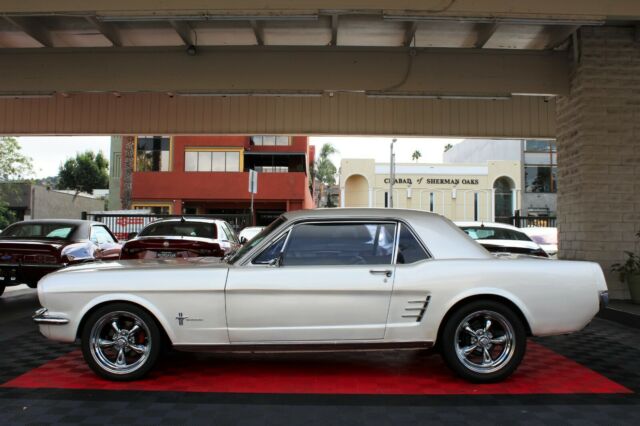 Ford Mustang 1966 image number 30