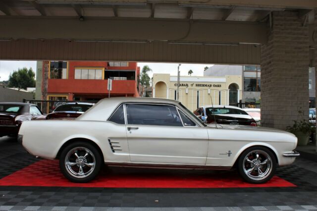 Ford Mustang 1966 image number 31