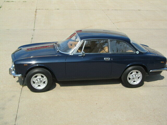 Alfa Romeo GTV 1974 image number 2