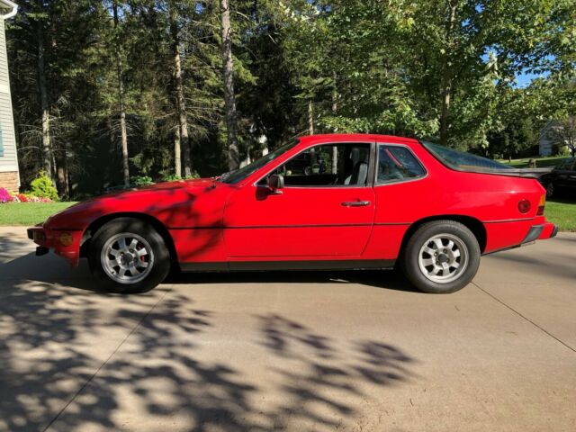 Porsche 924 1977 image number 2