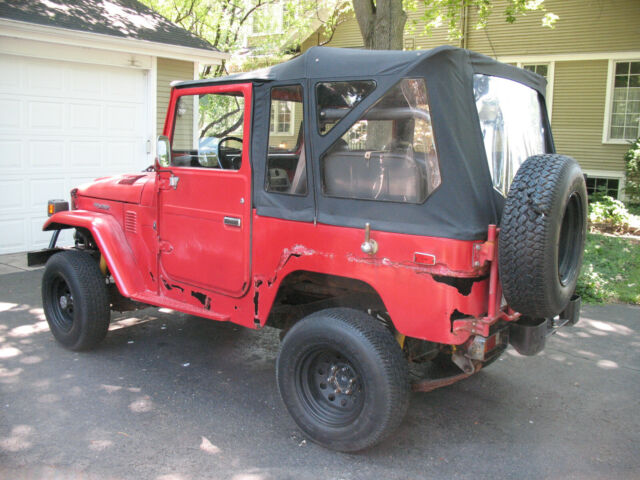 Toyota Land Cruiser 1977 image number 2