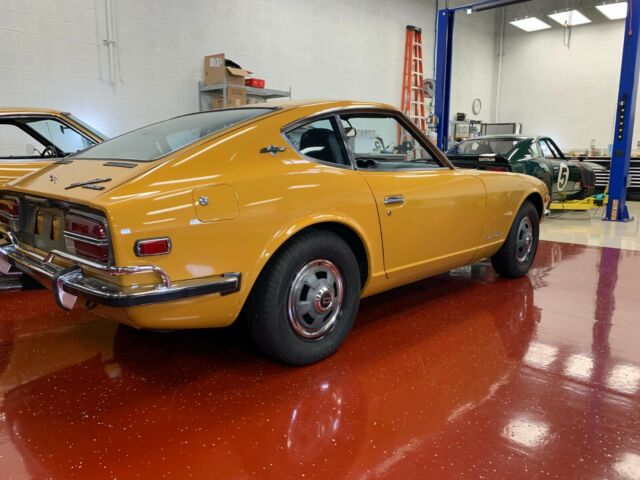 Datsun Z-Series 1971 image number 1