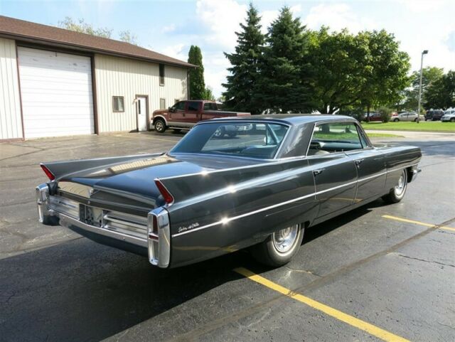 Cadillac Sedan DeVille, 1963 image number 11