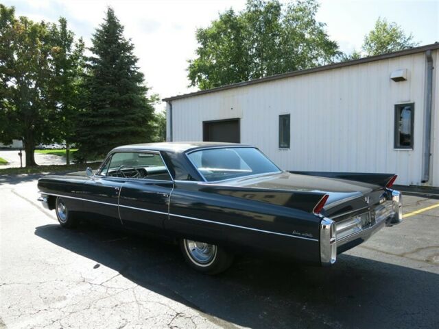 Cadillac Sedan DeVille, 1963 image number 31