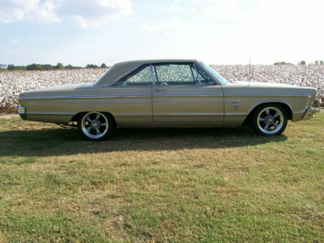 Plymouth Fury 1966 image number 0