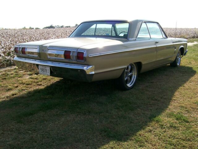 Plymouth Fury 1966 image number 2