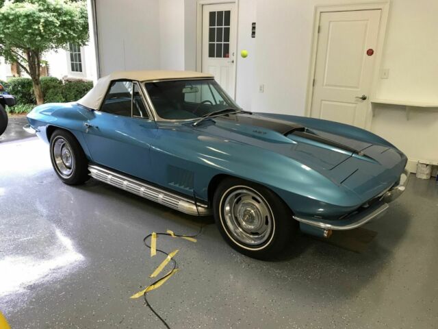 Chevrolet Corvette 1967 image number 22