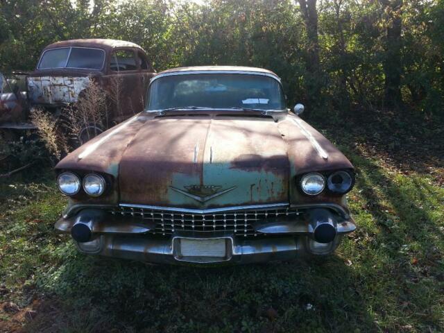 Cadillac DeVille 1958 image number 0