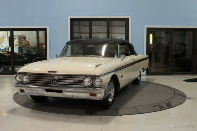 Ford Galaxie 1962 image number 0