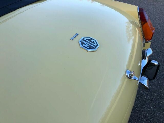 MG MGB 1970 image number 17