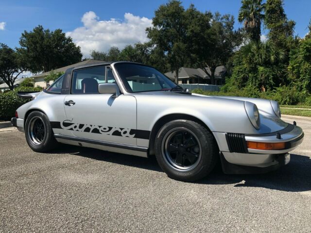 Porsche 911 1975 image number 17