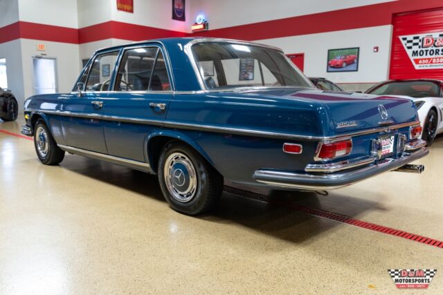 Mercedes-Benz 200-Series 1969 image number 26