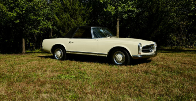 Mercedes-Benz 200-Series 1967 image number 0