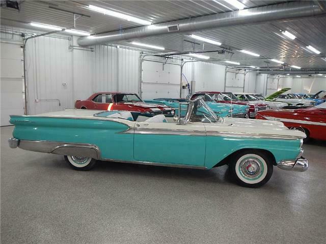 FORD FAIRLANE 500 SKYLINER 1959 image number 4