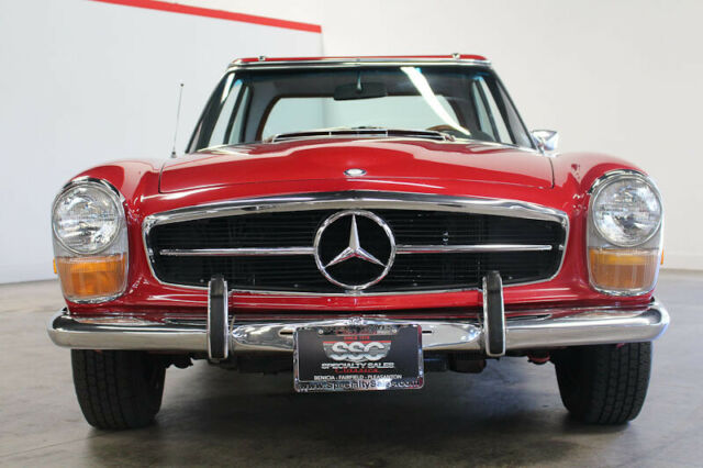 Mercedes-Benz SL-Class 1970 image number 17