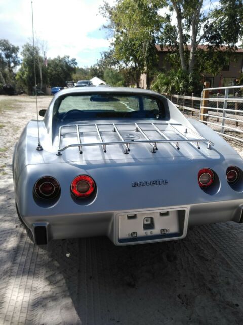 Chevrolet Corvette 1977 image number 27