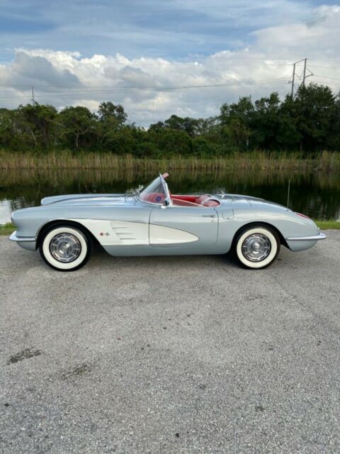 Chevrolet Corvette 1960 image number 0