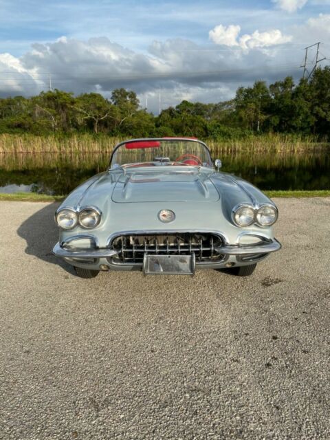 Chevrolet Corvette 1960 image number 1