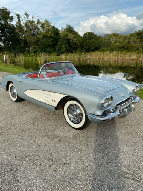 Chevrolet Corvette 1960 image number 14