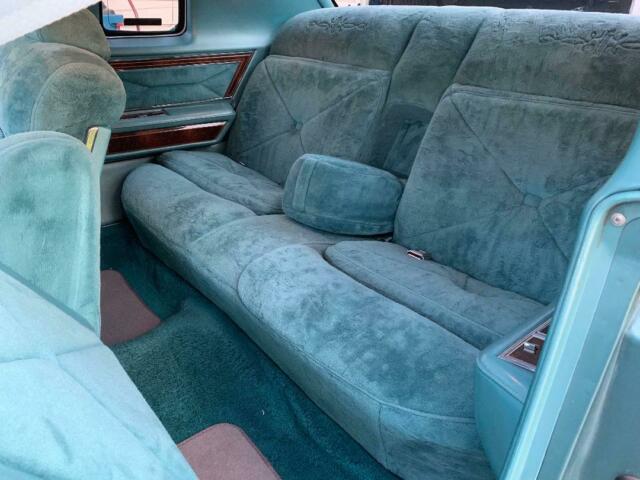 Lincoln Town Car 1979 image number 20