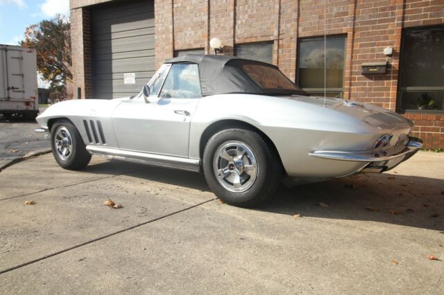 Chevrolet Corvette 1966 image number 2