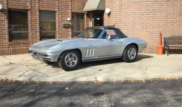 Chevrolet Corvette 1966 image number 25