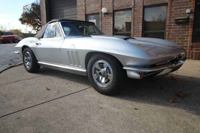 Chevrolet Corvette 1966 image number 29