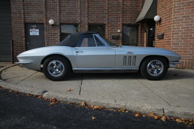 Chevrolet Corvette 1966 image number 30