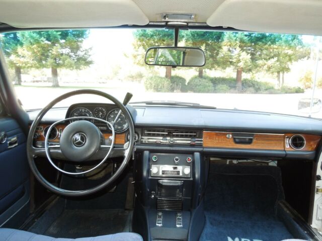 Mercedes-Benz C-Class 1971 image number 10